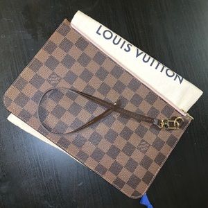 LOUIS VUITTON CLUTCH PINK